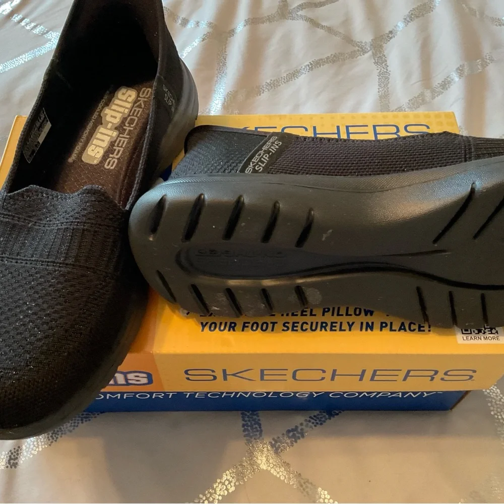 Skechers Hands Free Slip-ins shoes - Picture 2 of 2